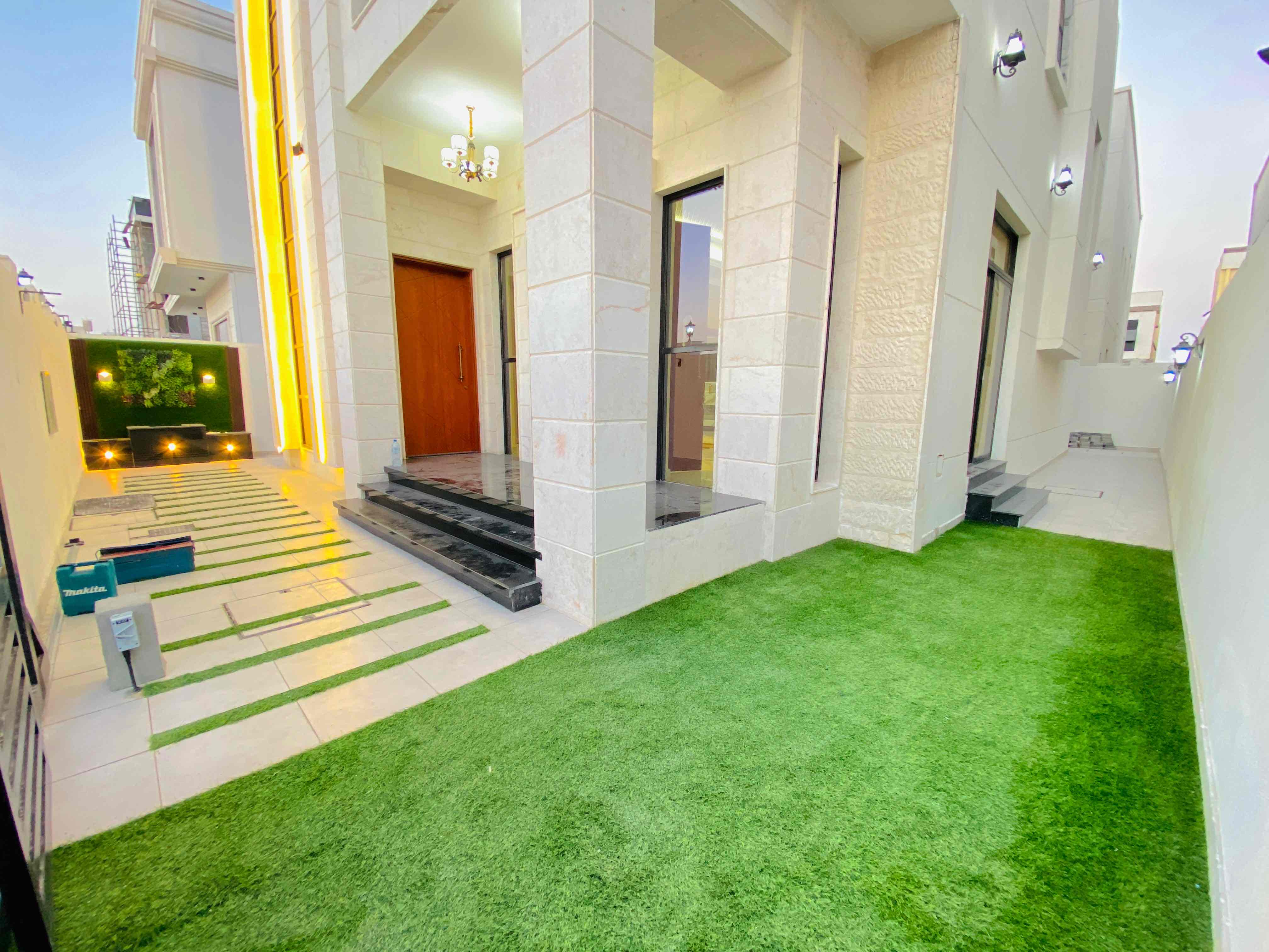For rent in Al-Yasmeen area, ready to move in, two floors and a large roof with a council It consists of 5 master bedrooms, a council, two halls, a fully equipped kitchen, a preparatory kitchen on the second floor, and a maid's room, super deluxe finishin