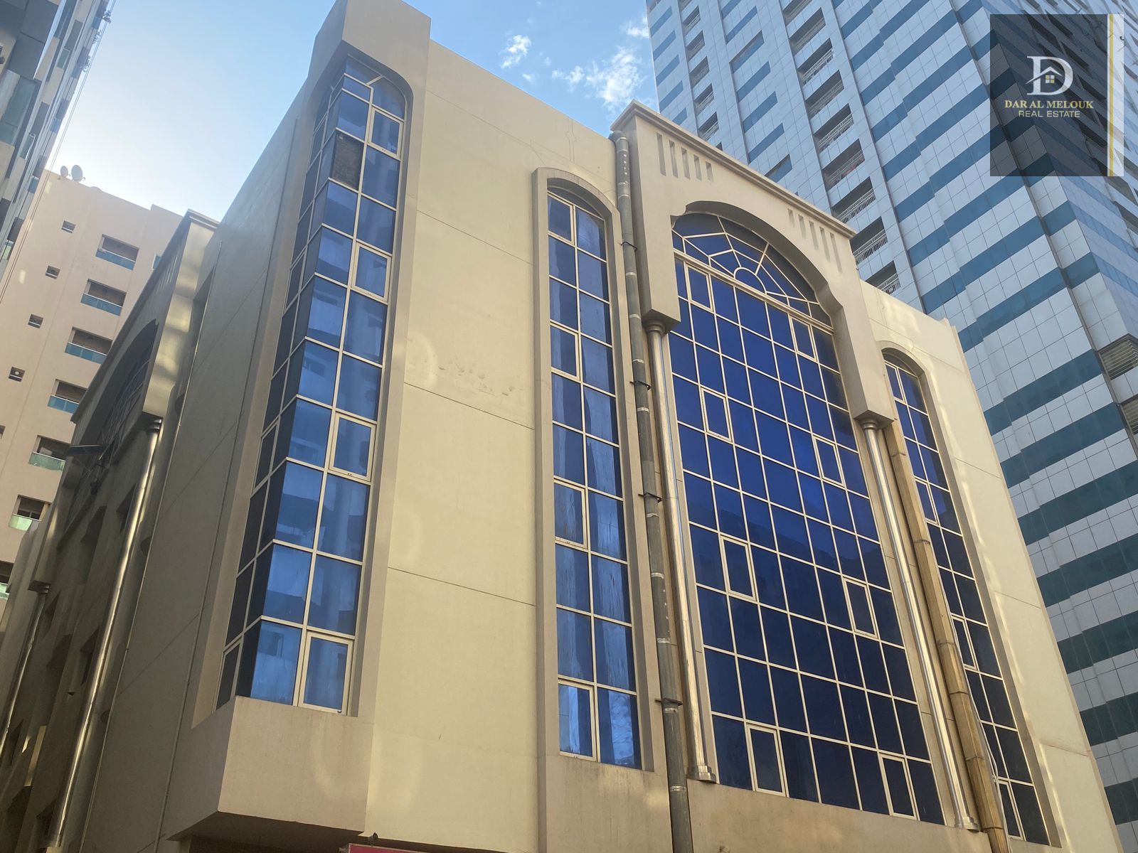 For sale in Sharjah Al Qasimia area A commercial residential building with an area of 8000 feet, a very distinguished location Corner on two stre