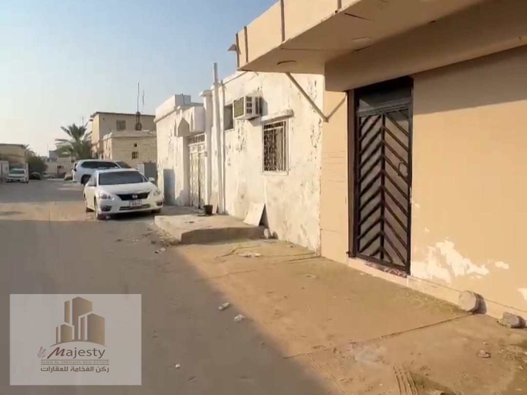 For sale, a very distinctive traditional house in Sharjah, Al Sabkha area