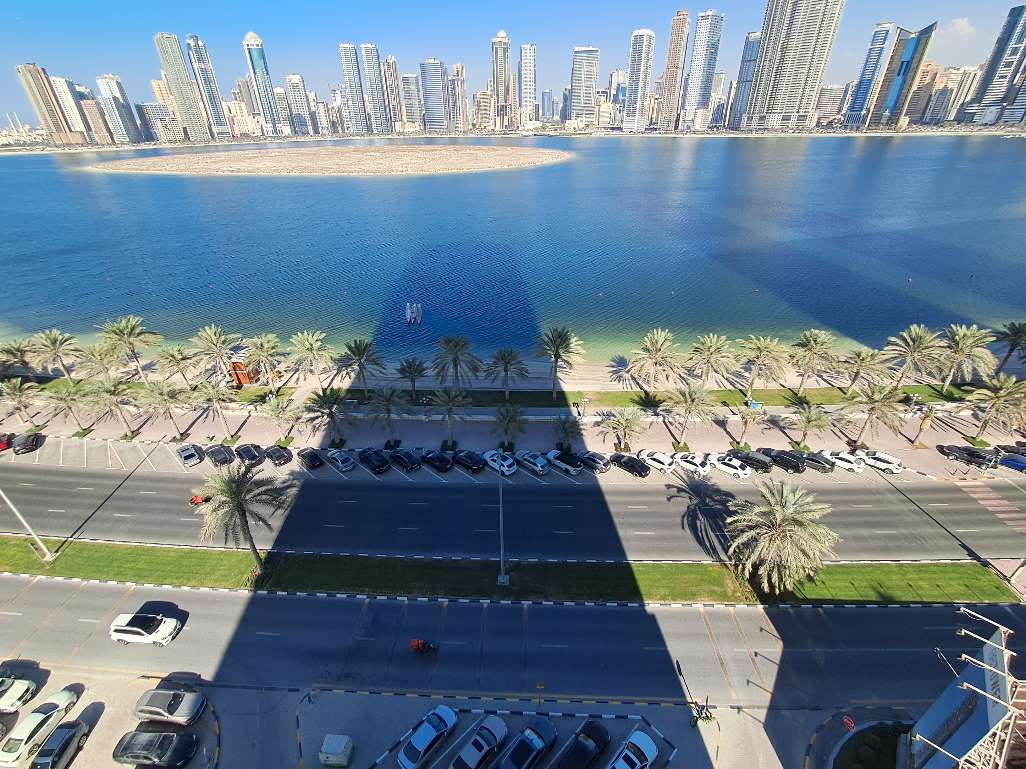 Lake View luxury 3bhk with Maidroom & Wardrobe just 80k Near to Maryam island