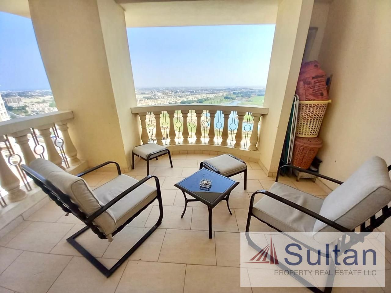 Big studio Beach/pool/Gym Access, lagoon vibes
