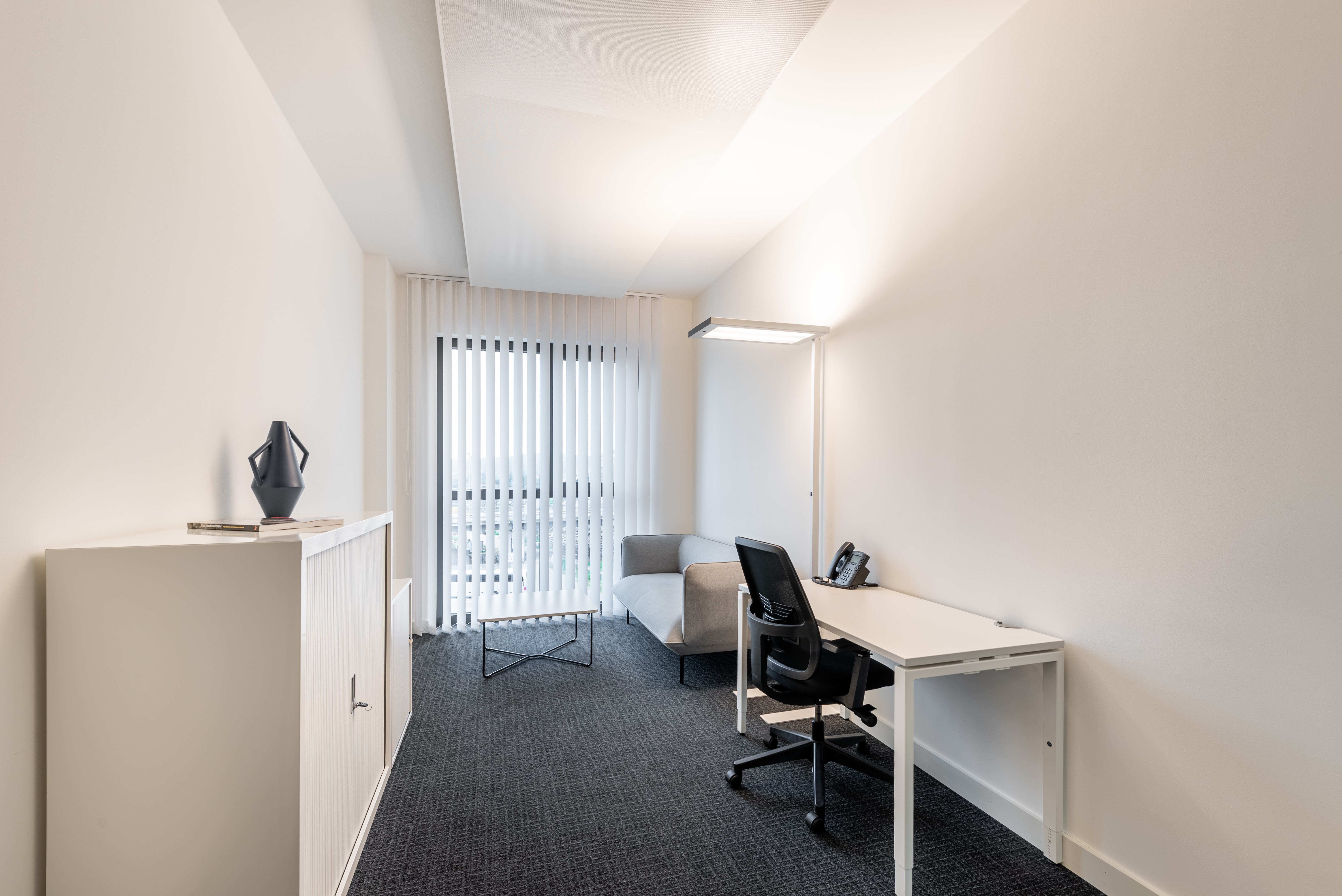 Office space for rent for 2 persons in Dubai, Marina Gate