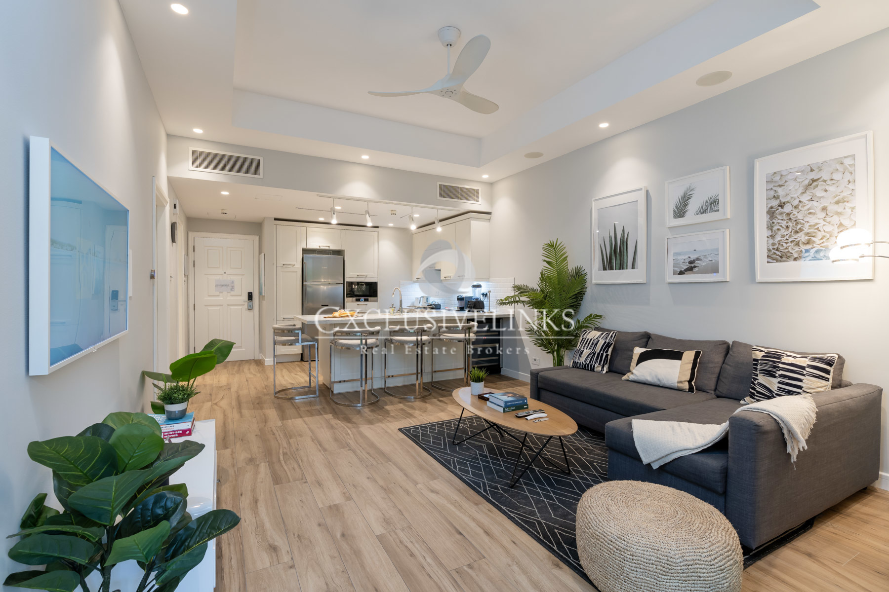Lovey Unique Property| Garden and Barbeque Area