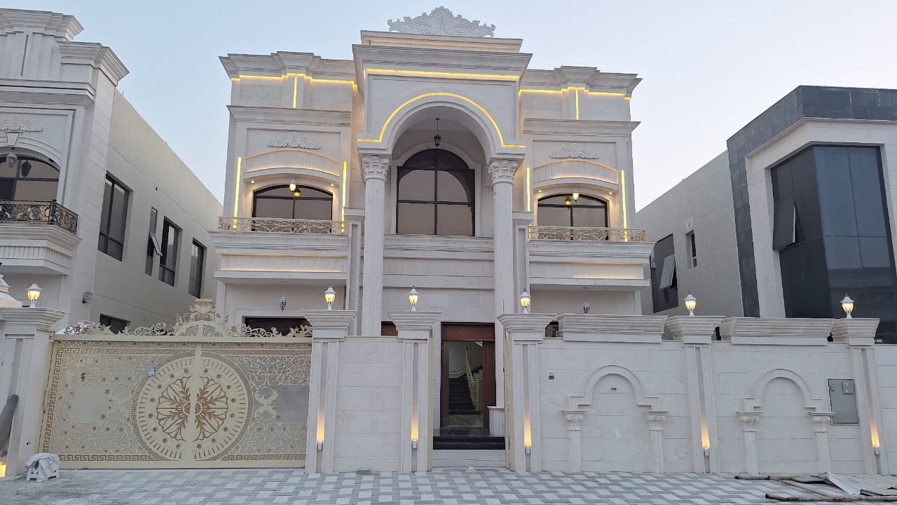 For sale, a classic villa - high-quality finishes - including air conditioners - on a main street - very distinguished location - without annual fees