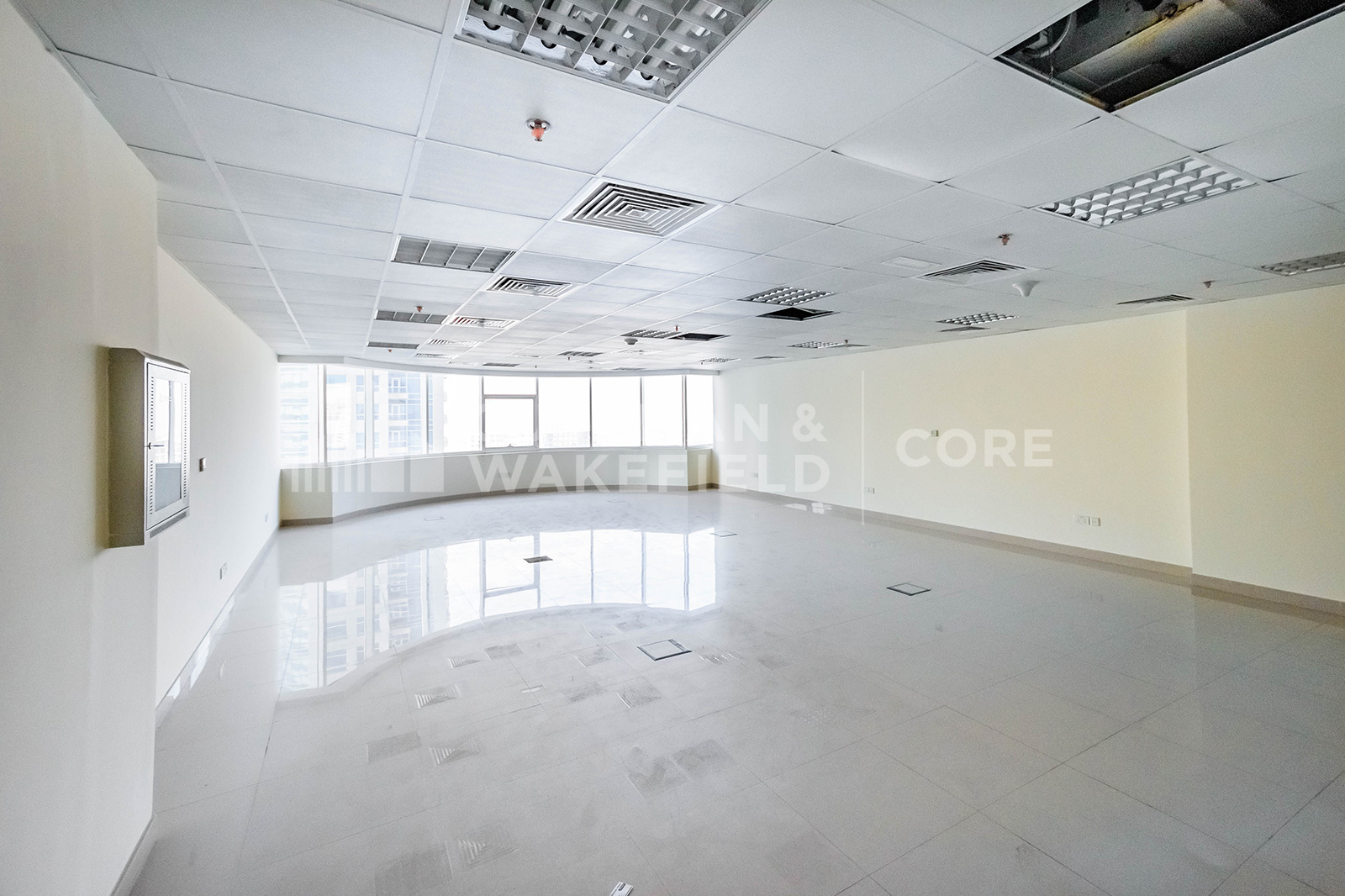 Fully Fitted | Mid Floor | Open Plan | Pantry