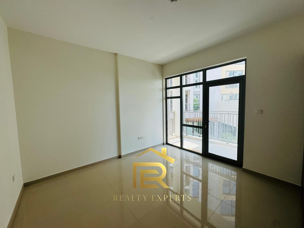 EXQUISITE 1BHK | BRIGHT UNIT | READY TO MOVE!!