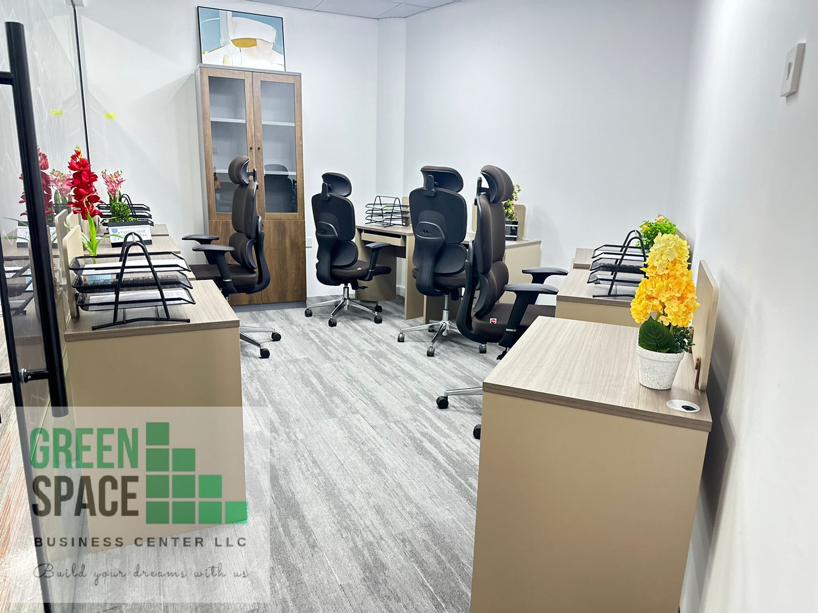 Comfortable and Affordable Flexi Desk on very Good Price with Free DEWA, WIFI, Telephone