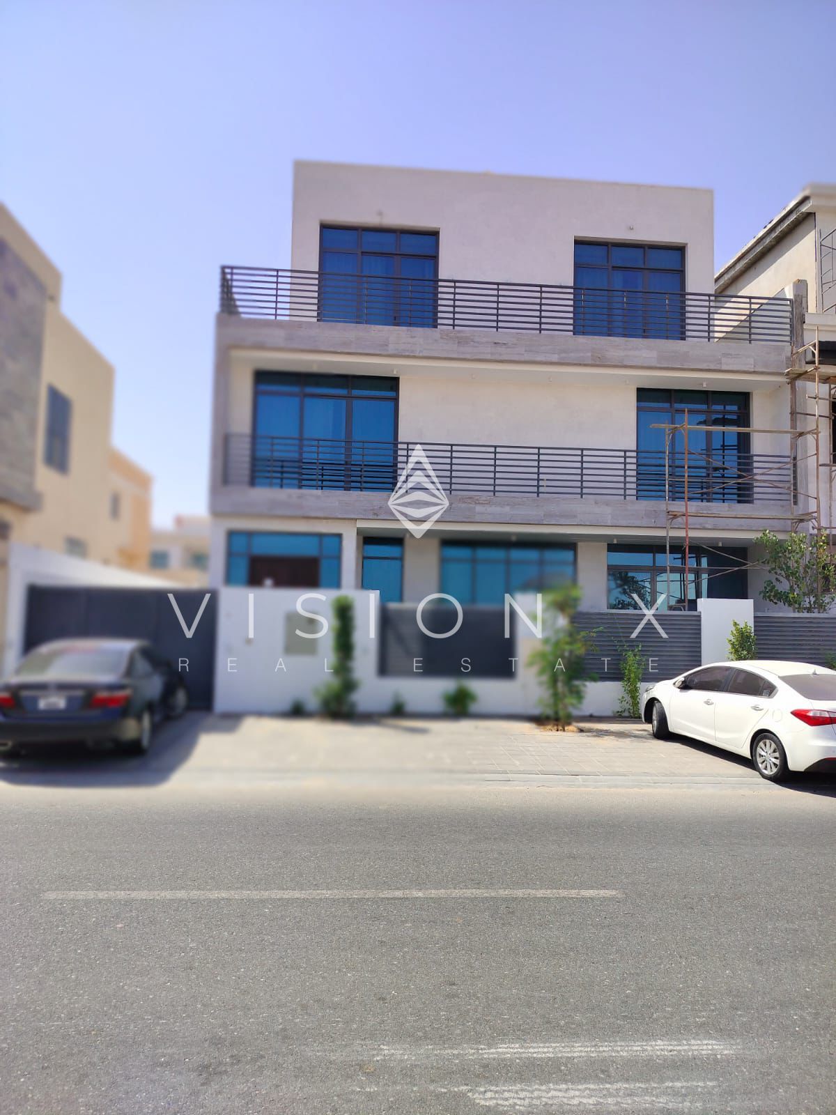 Elegant 5-Bedroom Villa with Private Garden in Hoshi