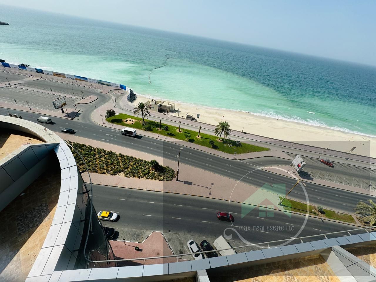 Apartment with all luxury amenities, spacious, sea view, beach access, free AC bill for life, free swimming pool, free gym.