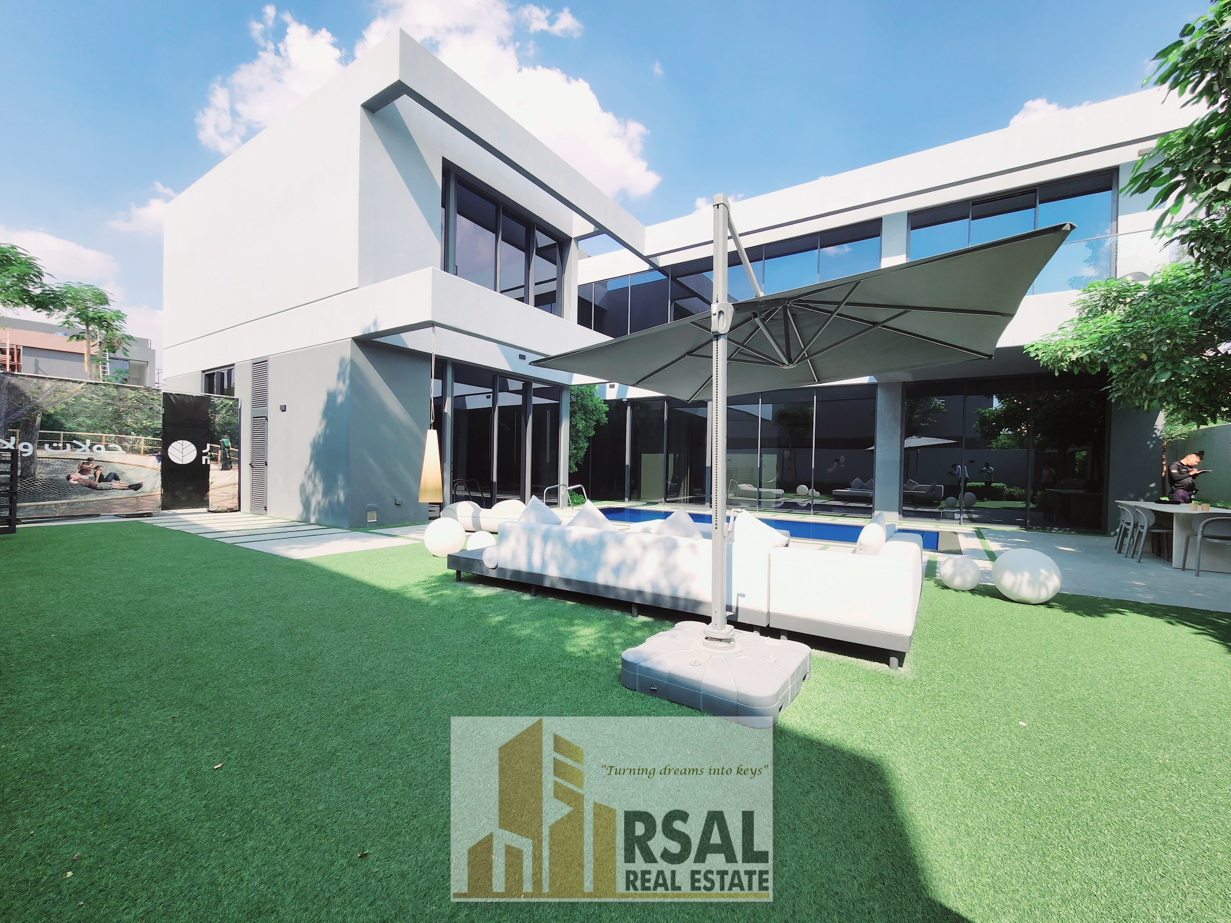 Ultra Luxury finishing || 3BR With a Beautifull Garden Space || Being Like a Corner Unit || Fully Freehold