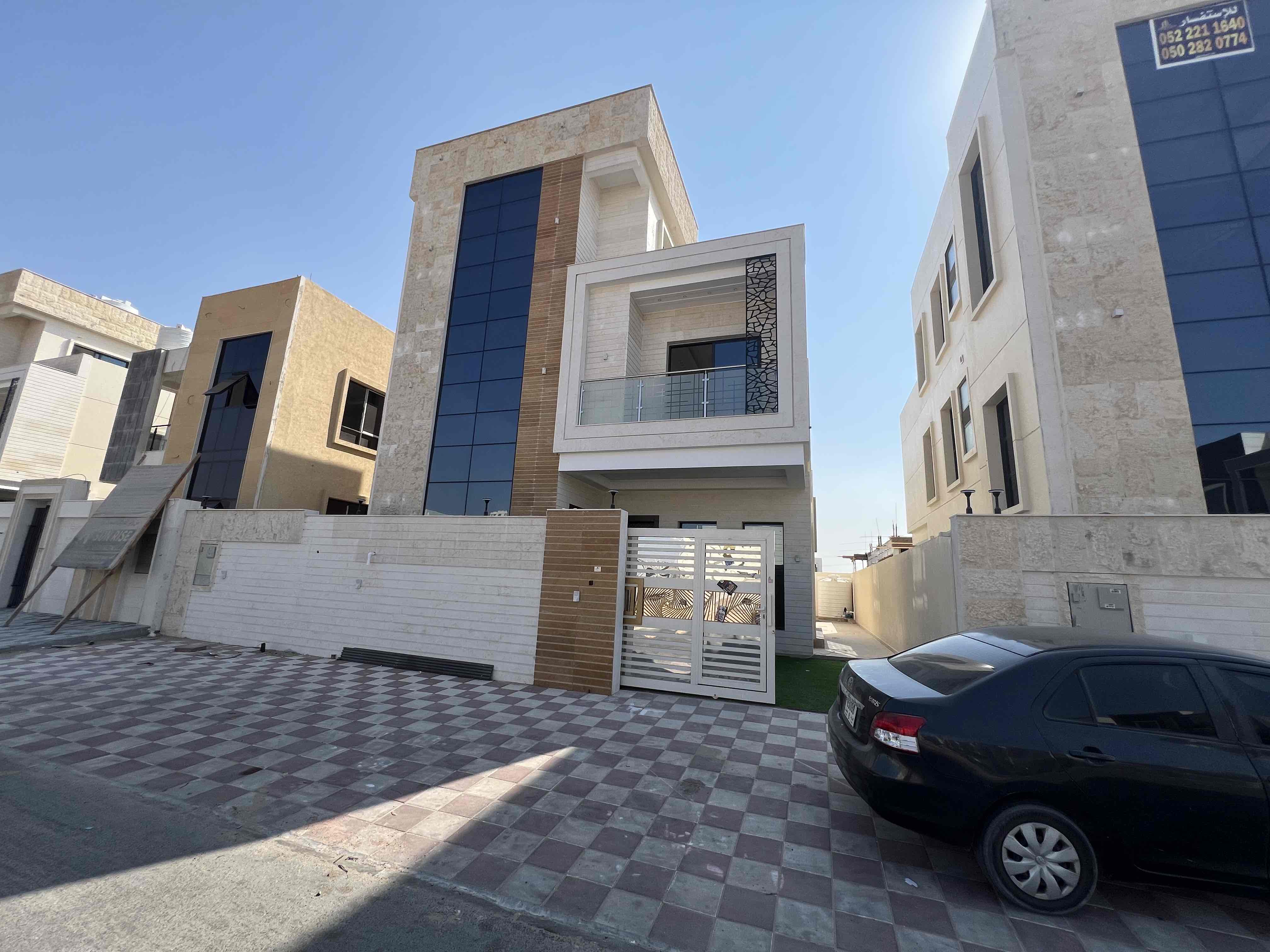 Villa for sale in Ajman Al Yasmeen area 5 master bedrooms, a living room, a kitchen, and a maid's room With a swimming pool Central air conditioning Required 1,420,000 dirhams For freehold ownership