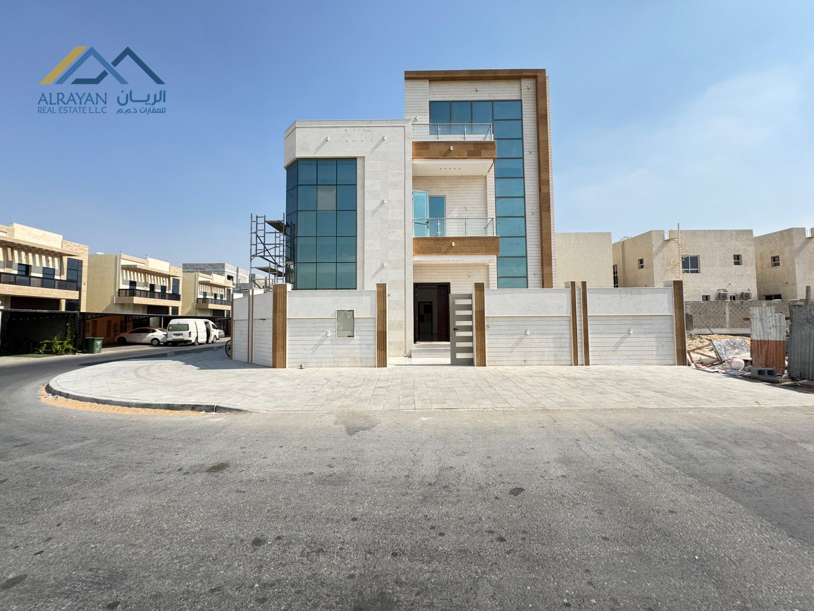 Corner of two streets * Large setback in front of the villa * Central air conditioning * Ground, first and roof * Next to the garden * No down payment