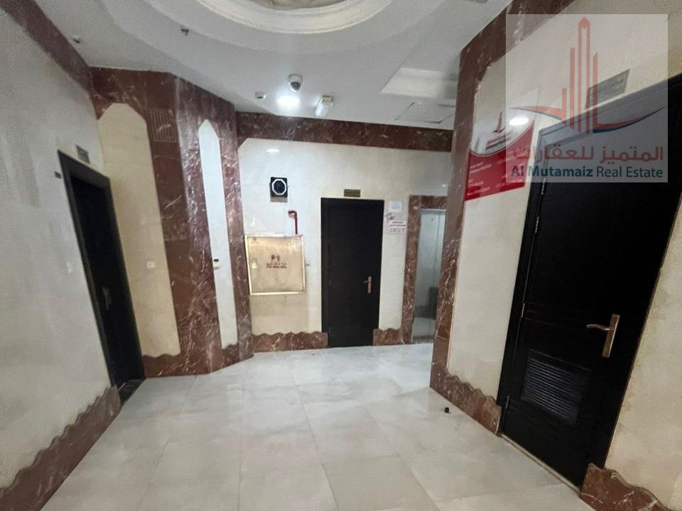 One bedroom and living room for rent in a new building, excellent location on a main street.