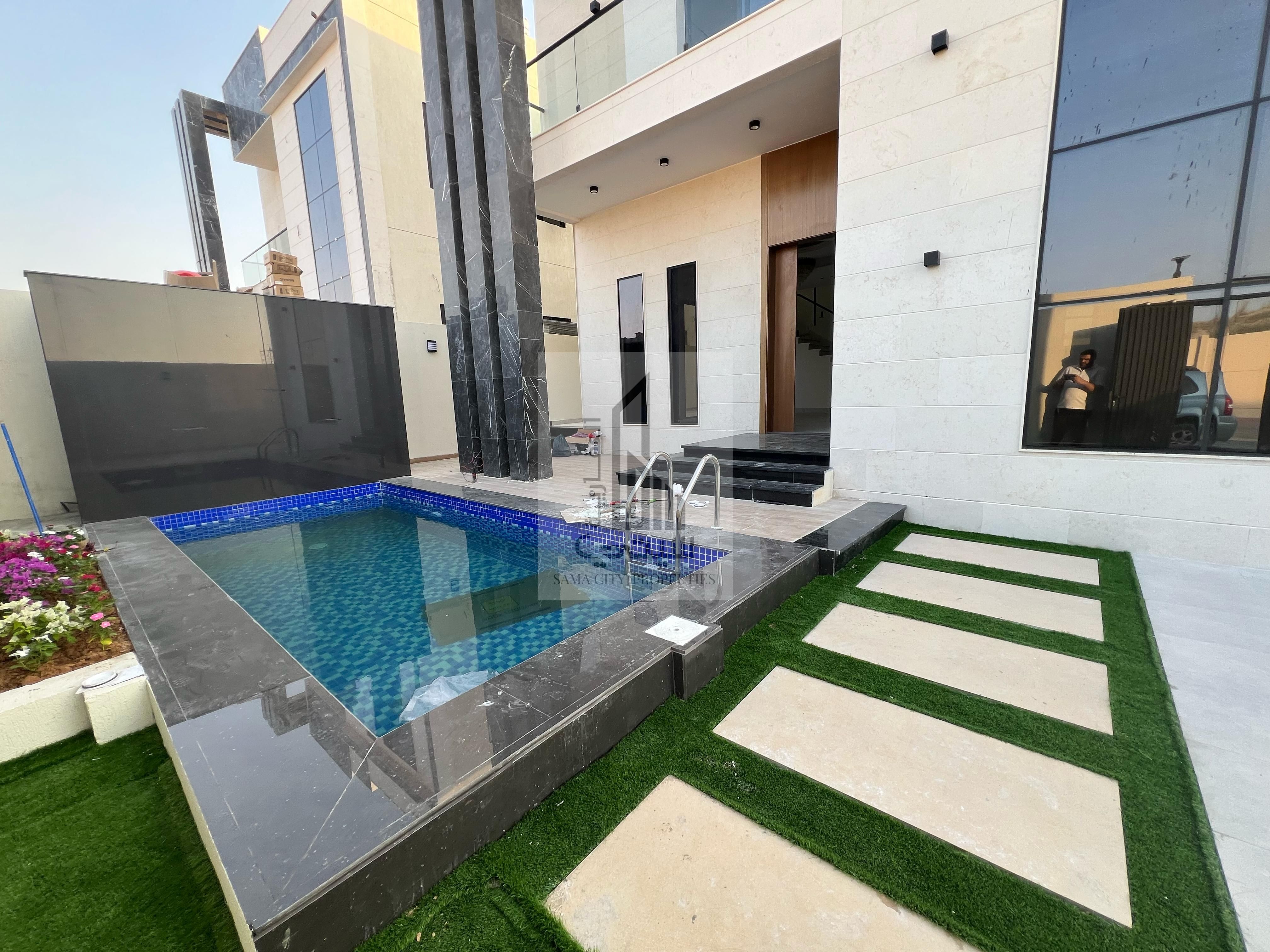 Villa with swimming pool, super deluxe finishing, price includes registration fees