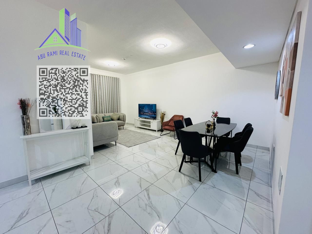 Available now: two rooms and a living room with direct sea view, best price