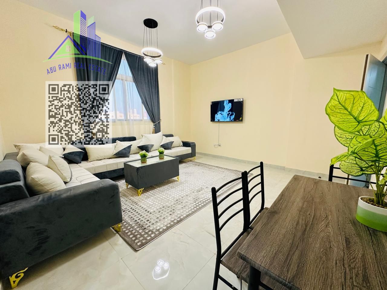 Available now: two rooms and a living room with direct sea view, best price