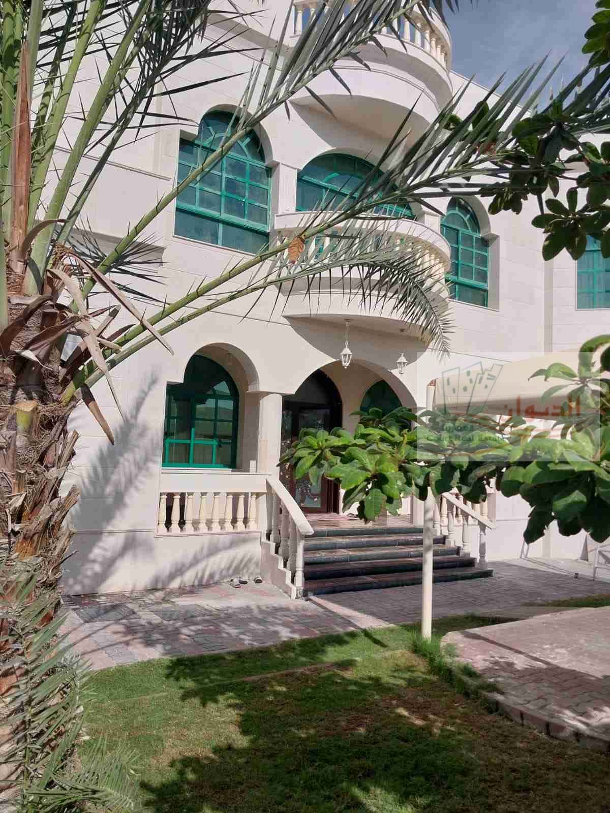 Great location, swimming pool, large rooms