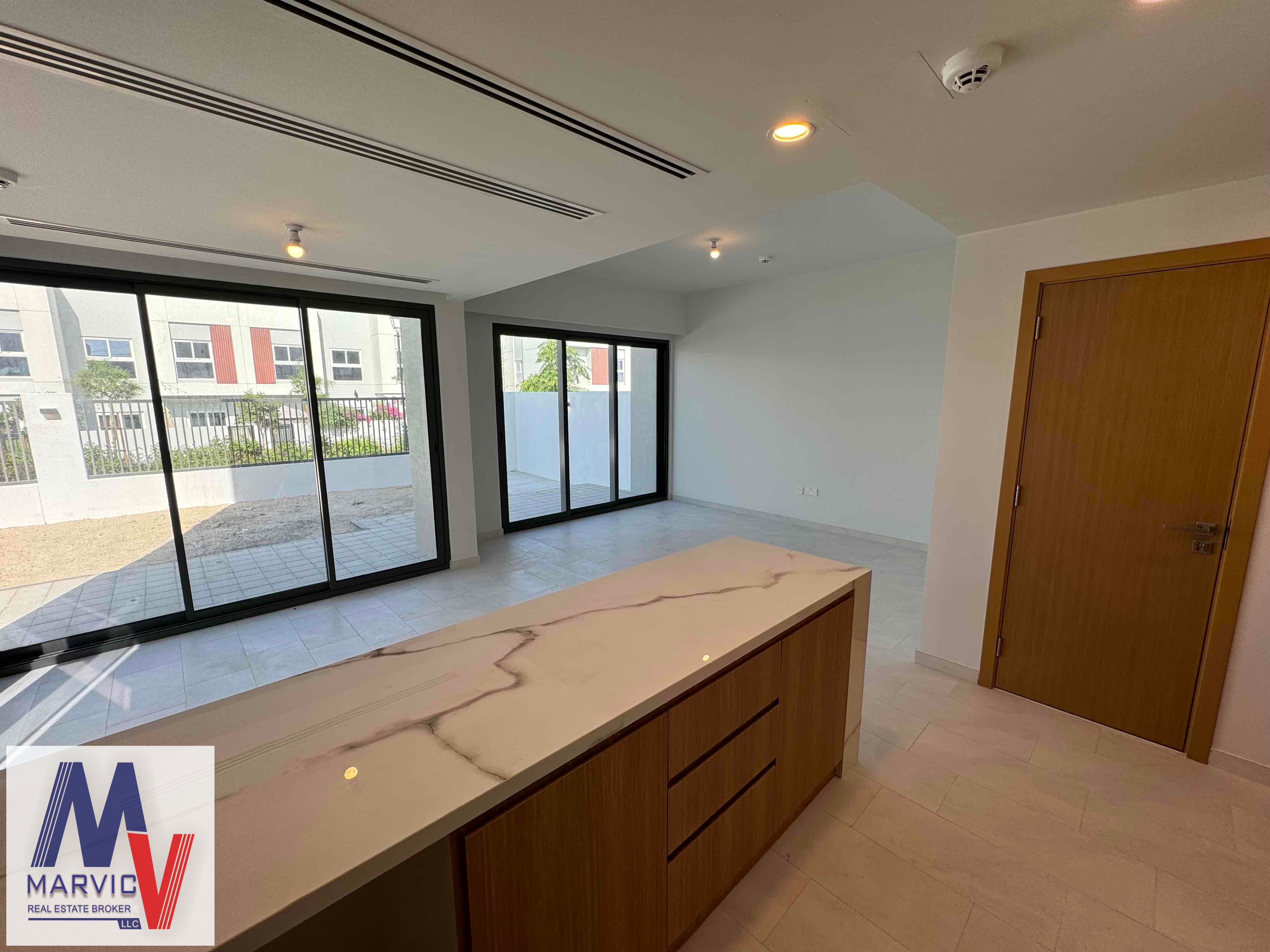 Single Row | Vastu | Vacant