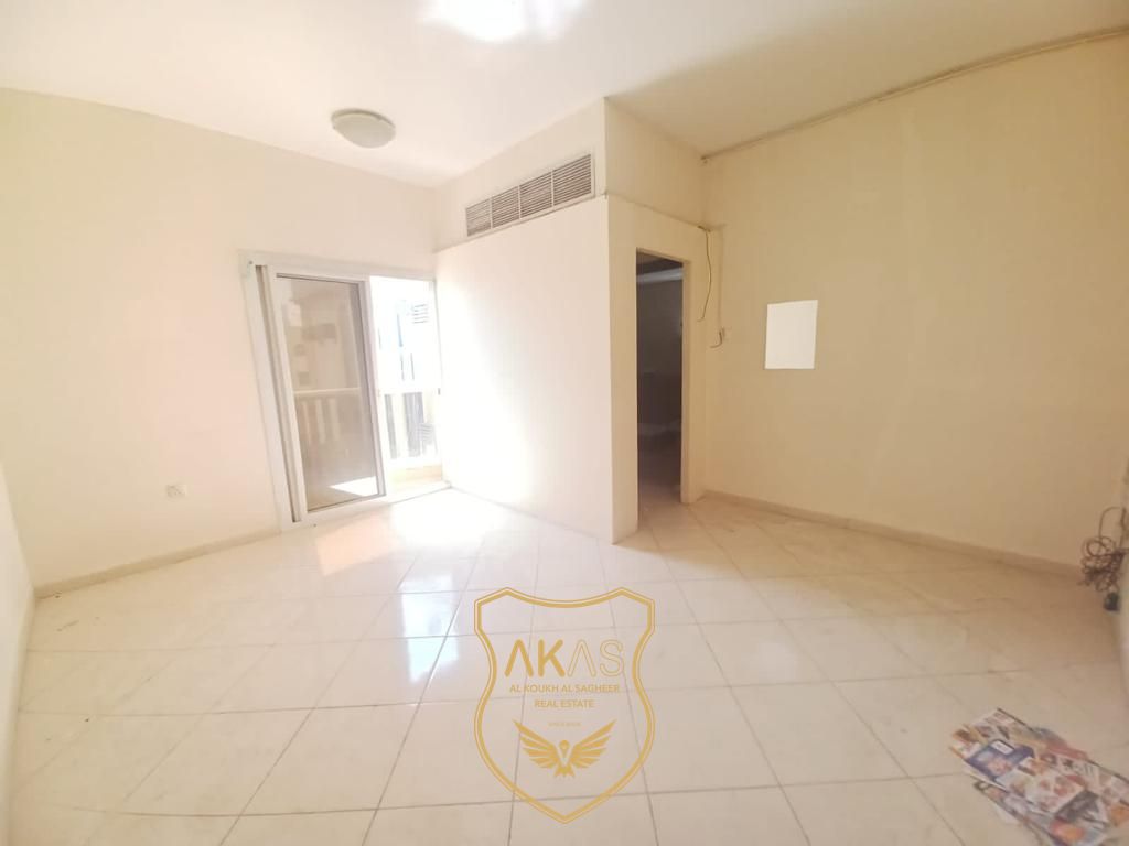SPACIOUS STUDIO FLAT AVAILABLE WITH SEPARATE KITCHEN ONLY FOR FAMILY