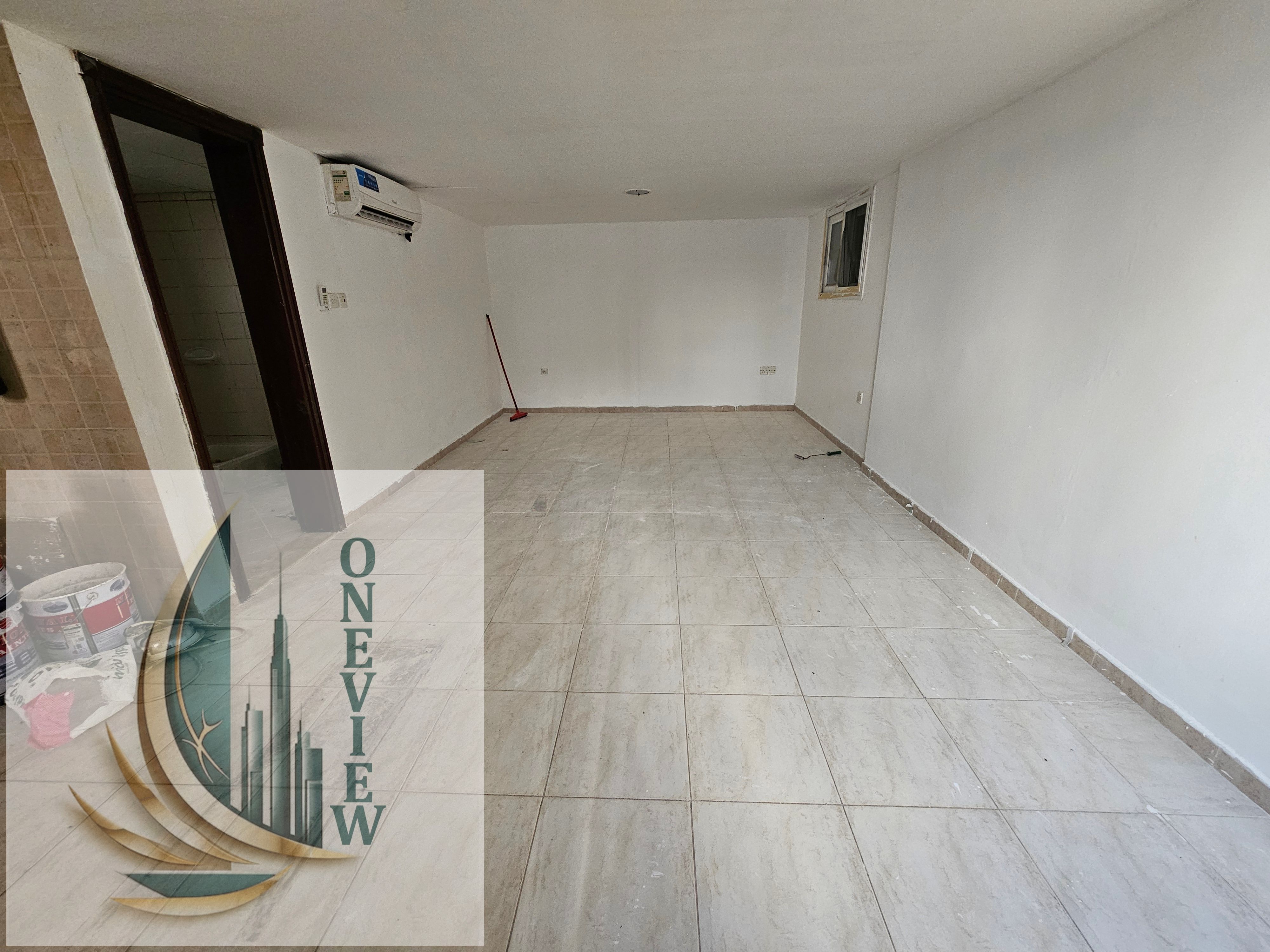 Very big Studio Rent 23000 Saprat Kitchen full family building 6 chq payment