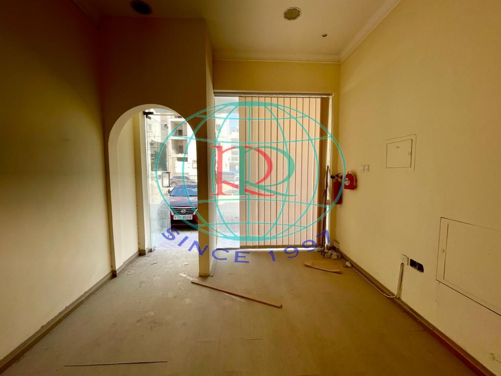 SINGLE DOOR SHOP WITH SPLIT A/C AVAILABLE IN AL QULAYAA AREA OPPOSITE SIDE OF SHARJAH LADIES CLUB