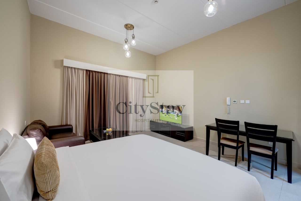 Luxury Studio!Free House Keeping!Zero Commission|