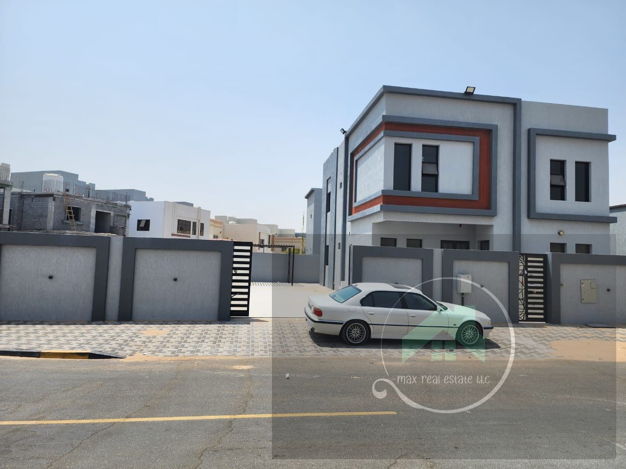 Enjoy luxury and comfort in your new dream home. Book luxury villas in the best distinctive locations at competitive prices for all nationalities. 100