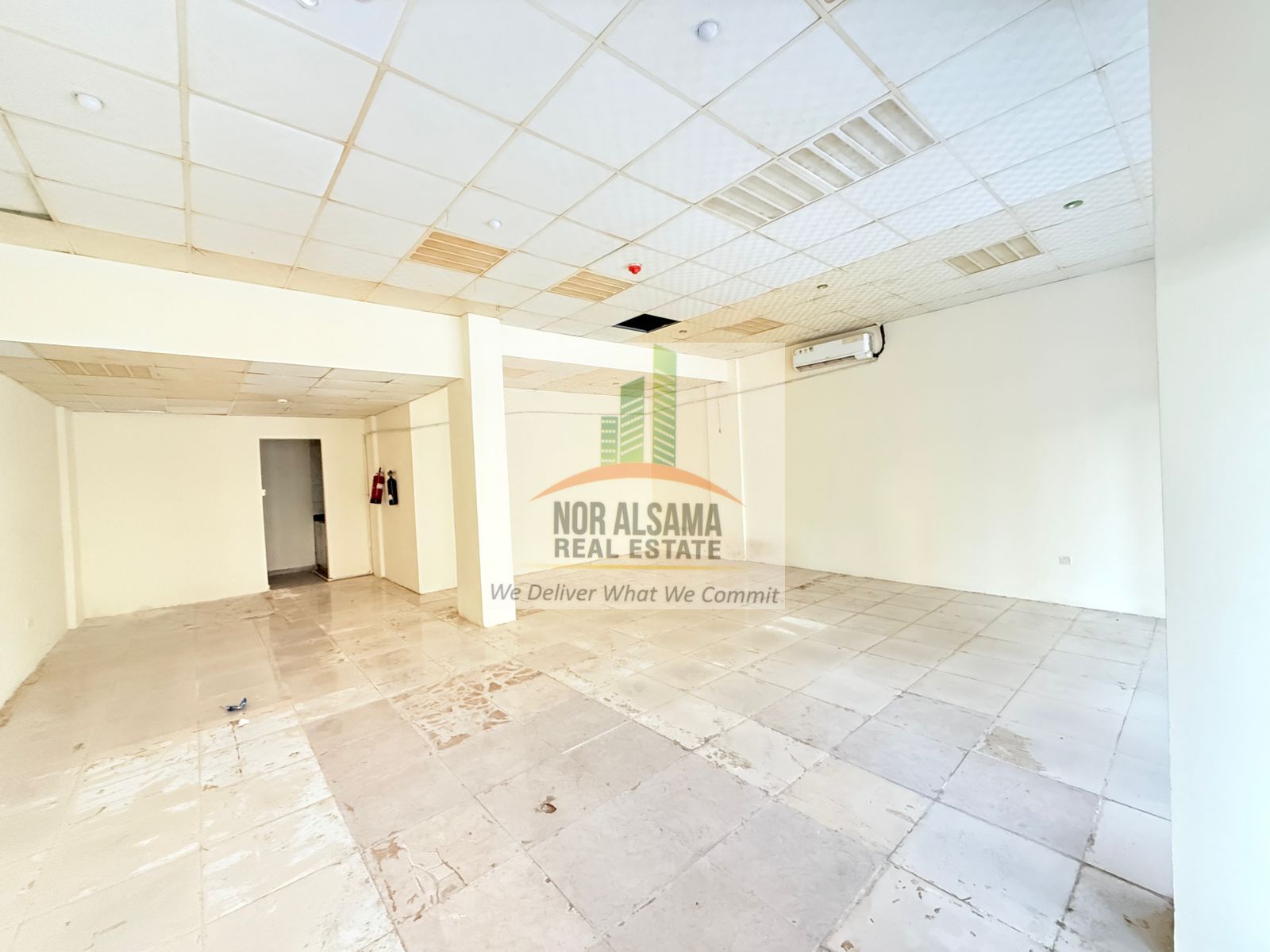 !!! FRONT SIDE SHOP !! PRIME LOCATION !! LARGE SIZE !!!