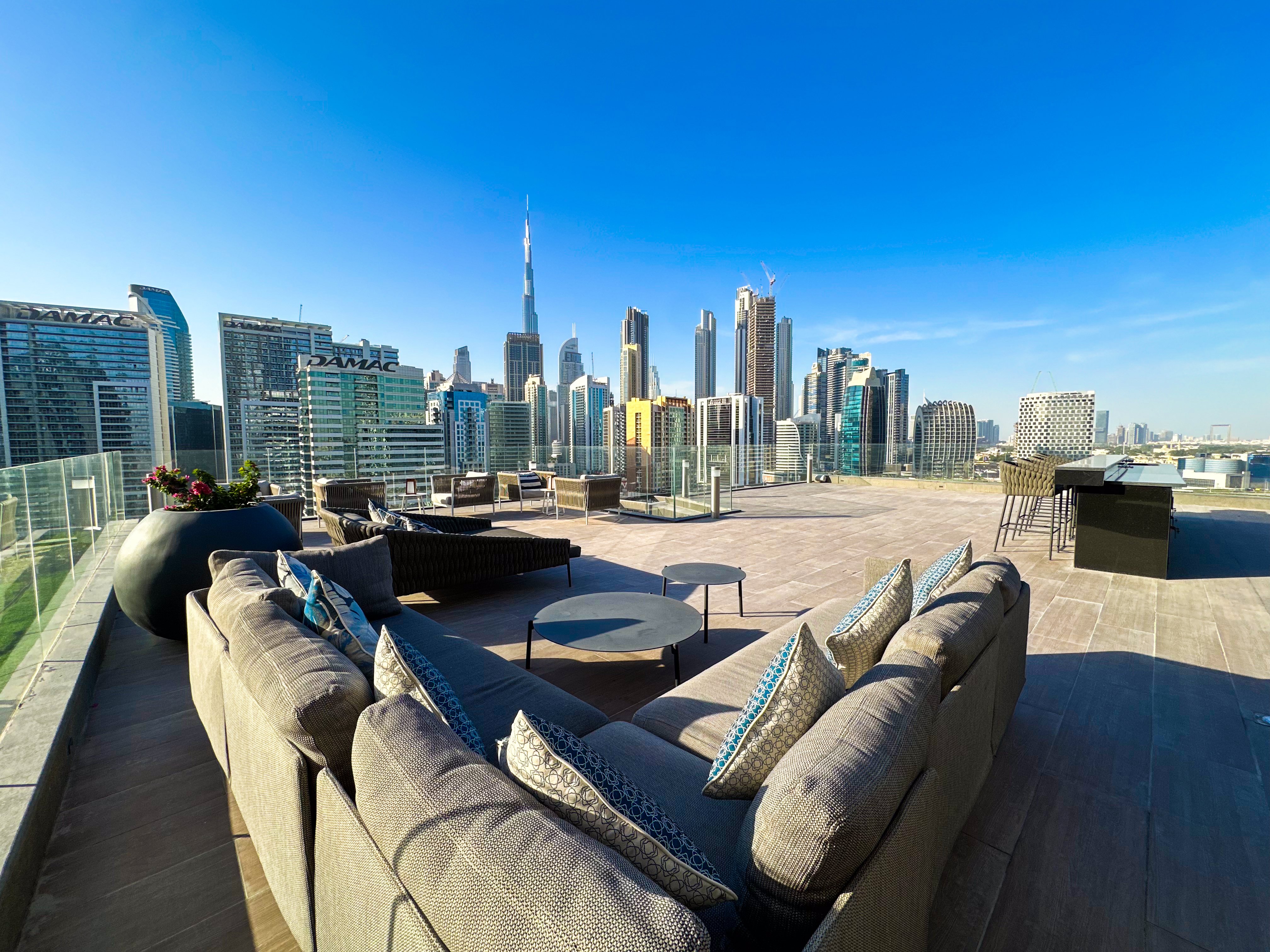 Luxury 1BR in 15 Northside Tower with Canal View
