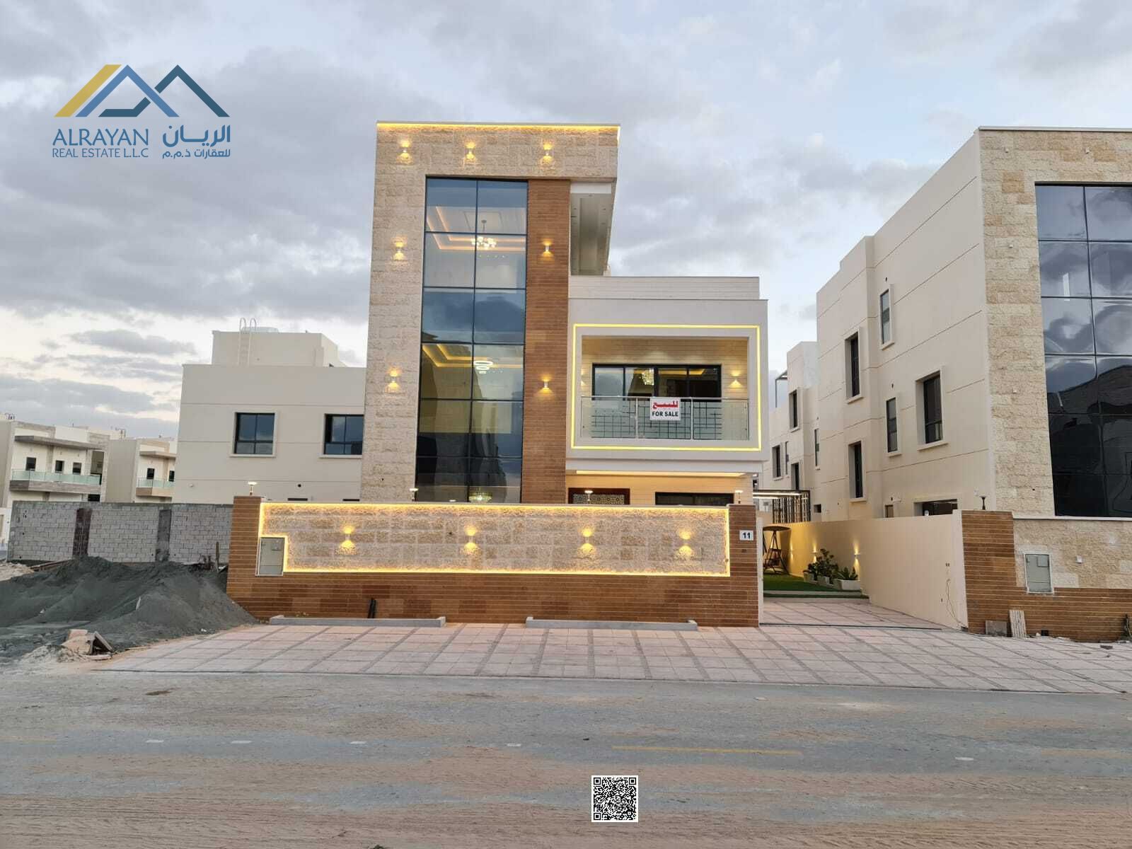 Freehold for all nationalities with a yard and a swimming pool