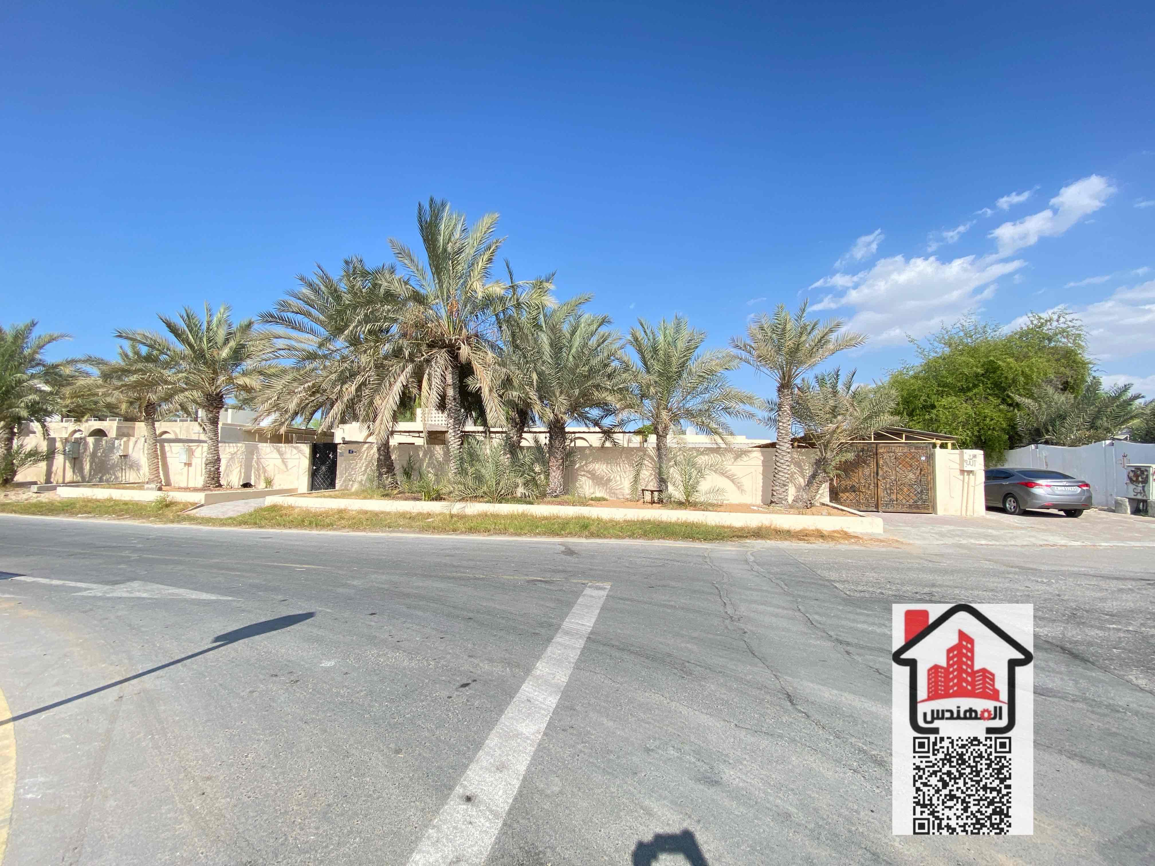 Villa for rent in Ajman, Mushairif area Ground floor 5 rooms, a living room and a hall A maid's room, a store and a kitchen Villa area 10 thousand feet Internal canopy 65 thousand dirhams required without air conditioners 75 thousand dirhams with air cond