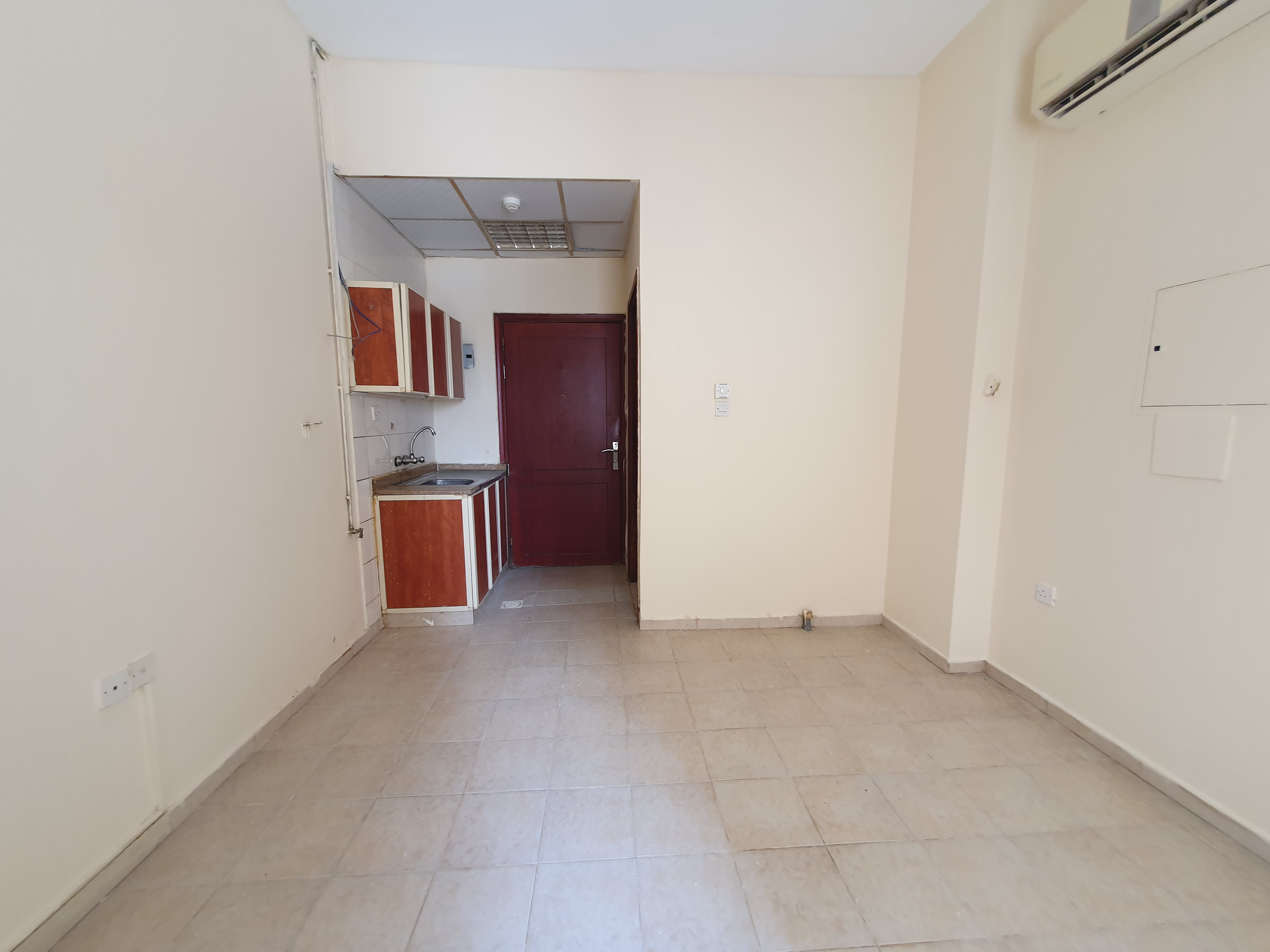 LAVISH BIG SIZE STUDIO ON ROAD BUILDING IN MUWAILEH