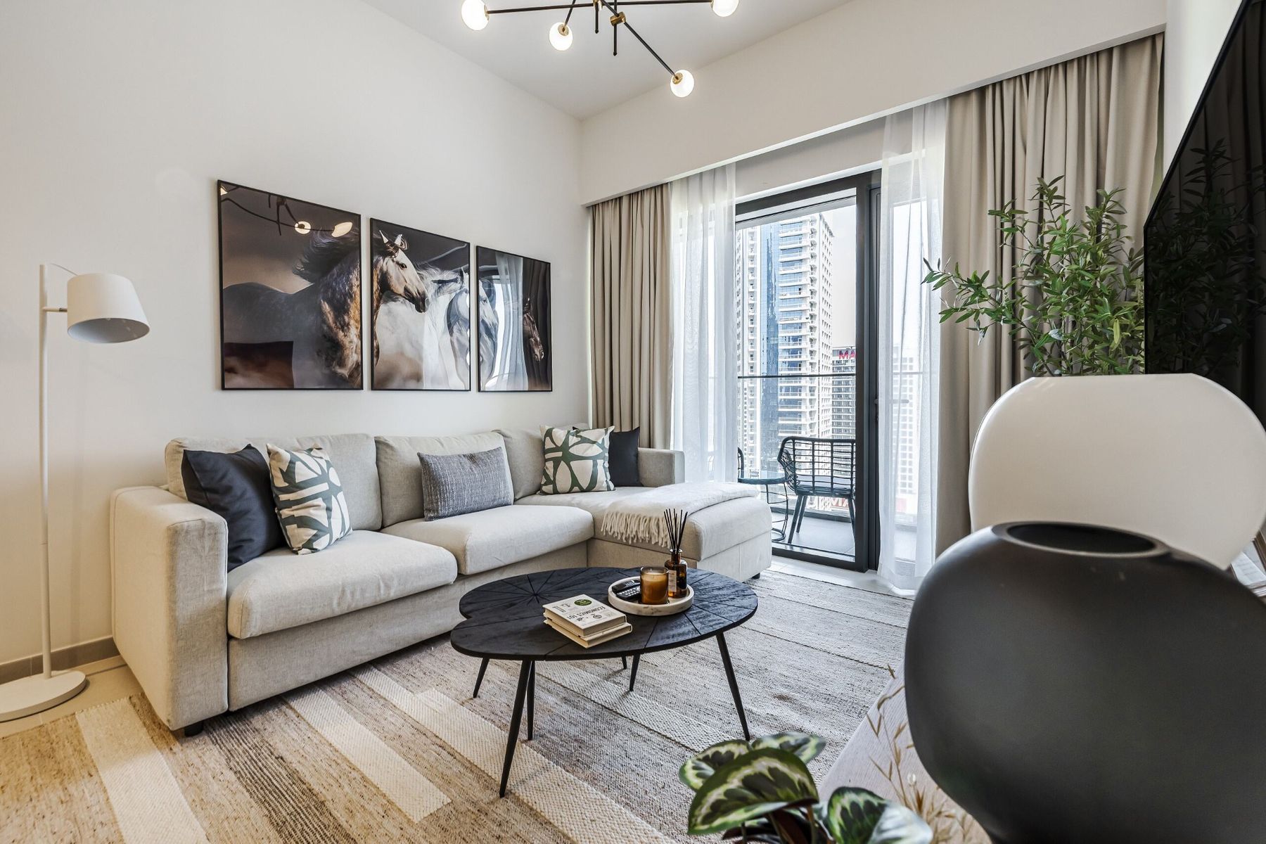 Elevated 1BR | Skyline Views | Near Dubai Mall