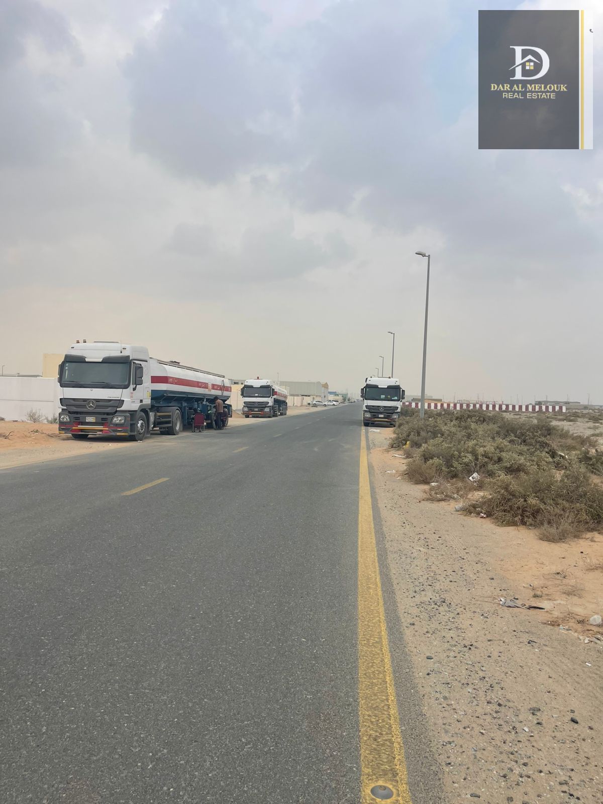 For sale in Sharjah, Al Sajaa area (Al Hanou Al Jalil) Industrial land area of 18900 feet Ground floor and mezzanine permit
