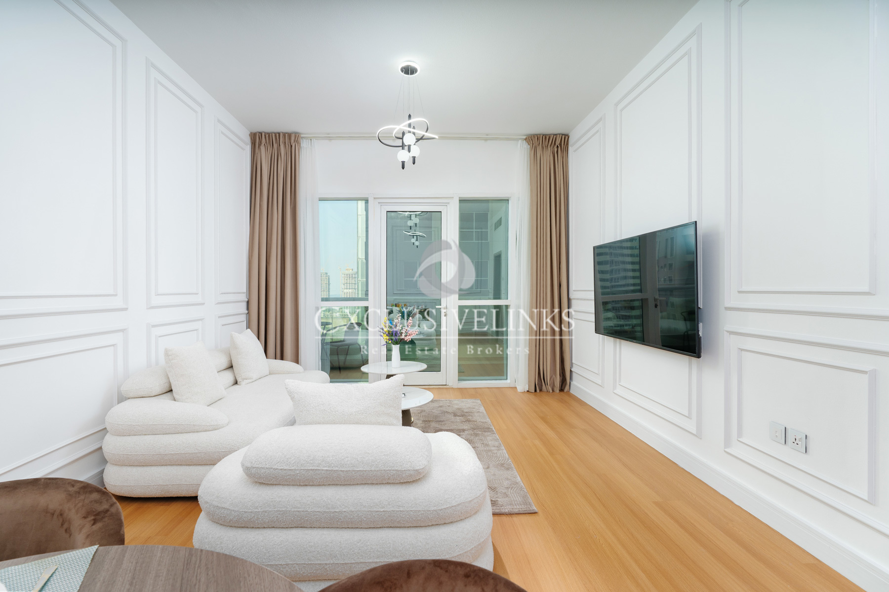 Beautiful Upgraded Property| Prime location