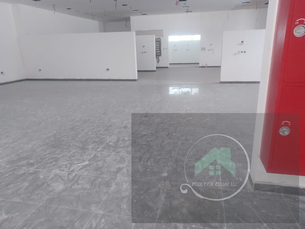 An irreplaceable investment opportunity for a commercial building consisting of 2 floors, open to each other, with a large area suitable for a medical