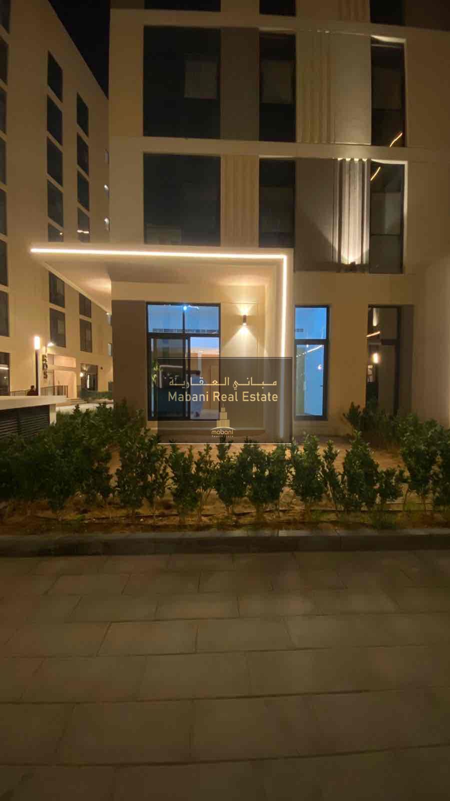 Walk-in room and lounge for sale