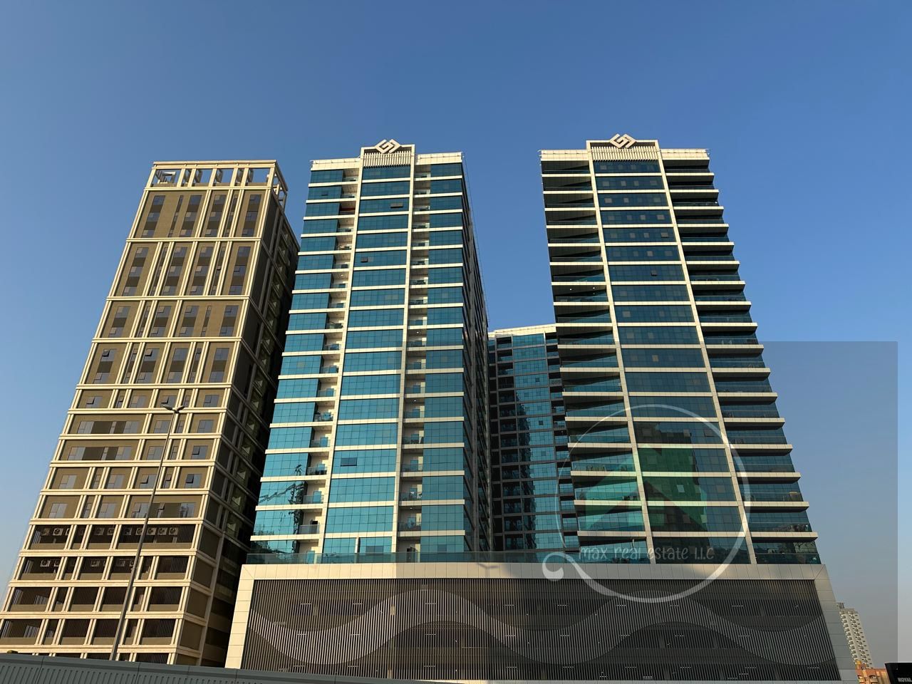 For lovers of luxury with good taste) The gym in Al Jafa Towers Spacious hall Master bedroom with built-in wardrobes Closed kitchen 2 bathrooms