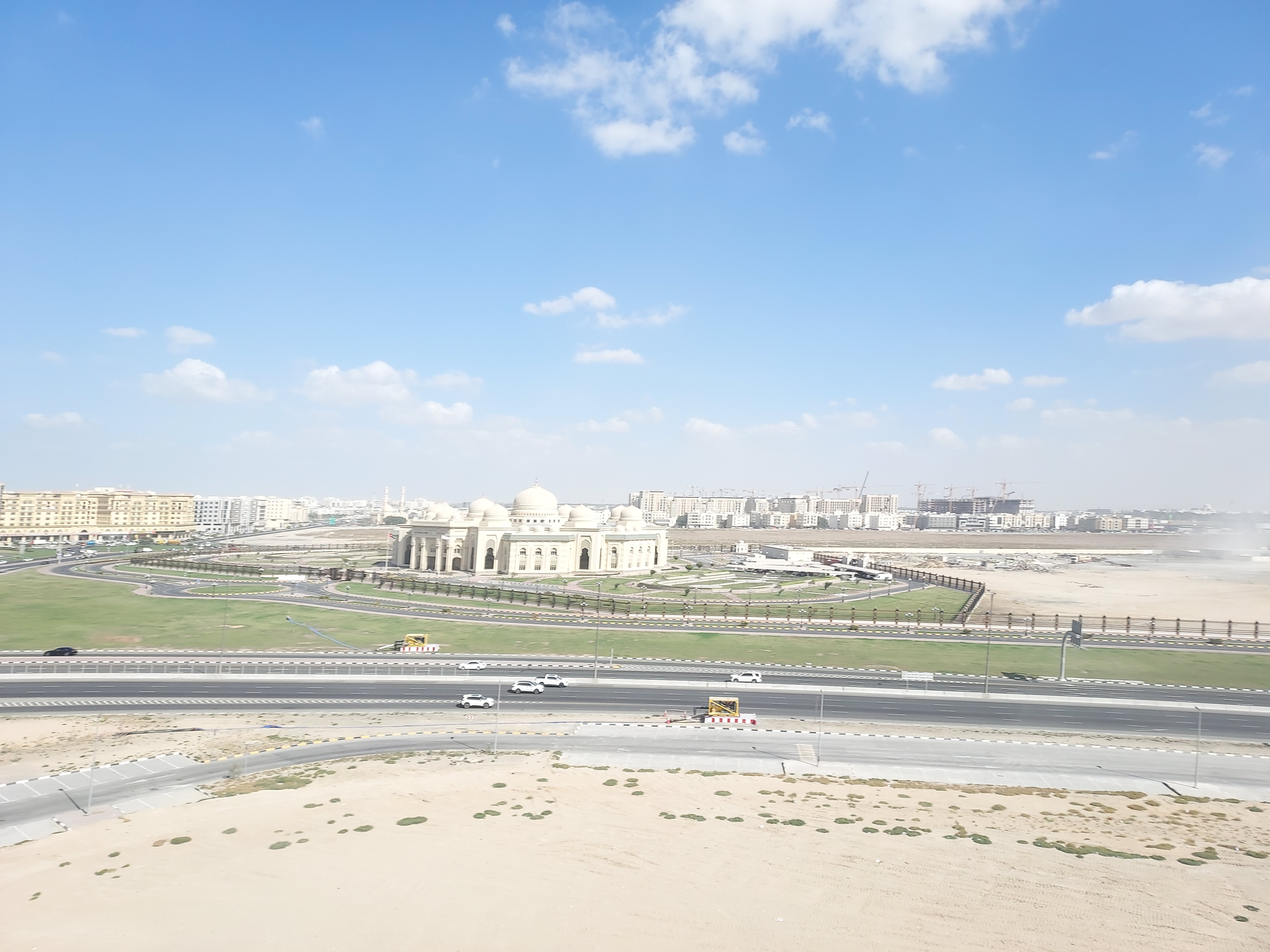 AMAZING Offer 2 bhk 3 washroom30 free with Waldrop cover parking close to big nasto school aera