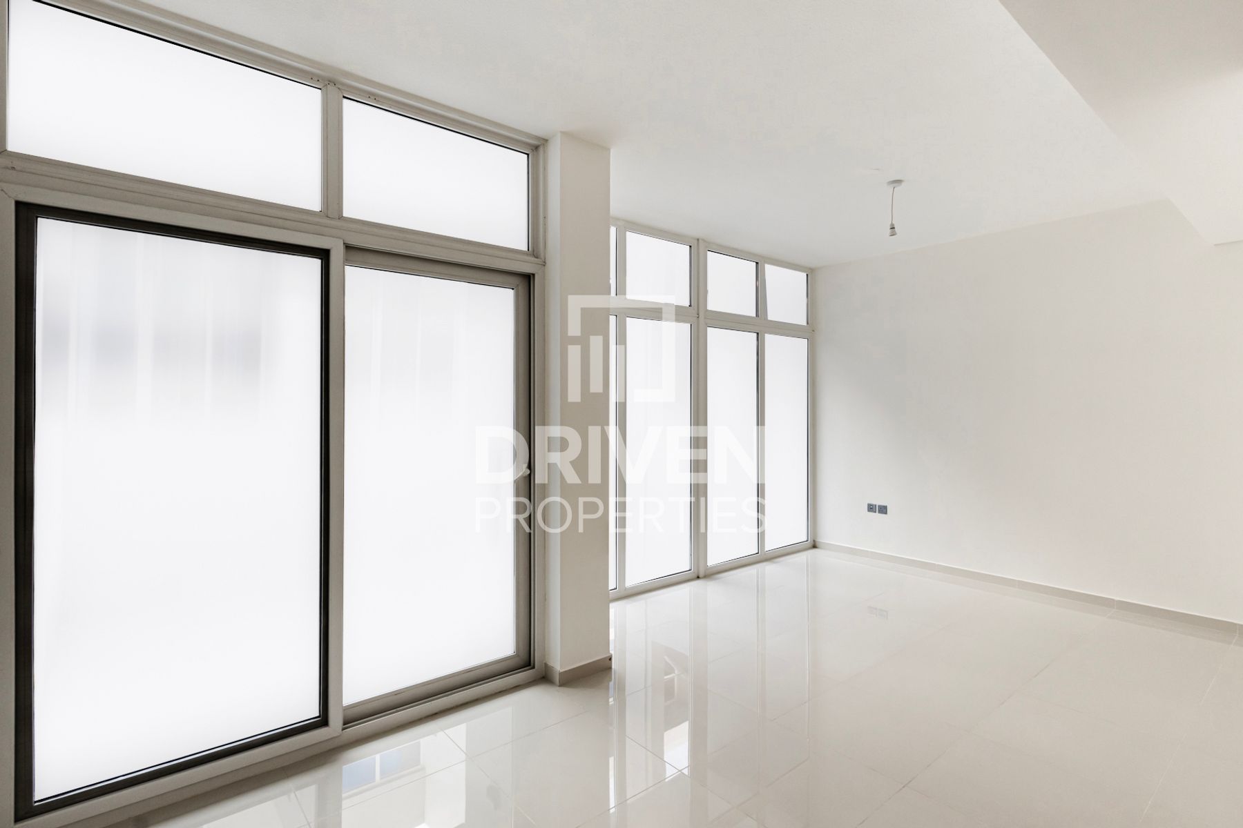 Closed Garden | Middle Unit | Well Maintained