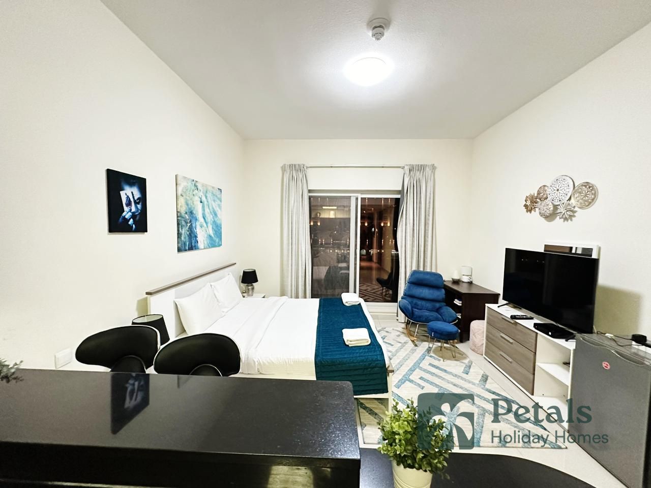 Prime Sports Retreat: Short-Term Stays at Eagle Heights, Dubai Sports City