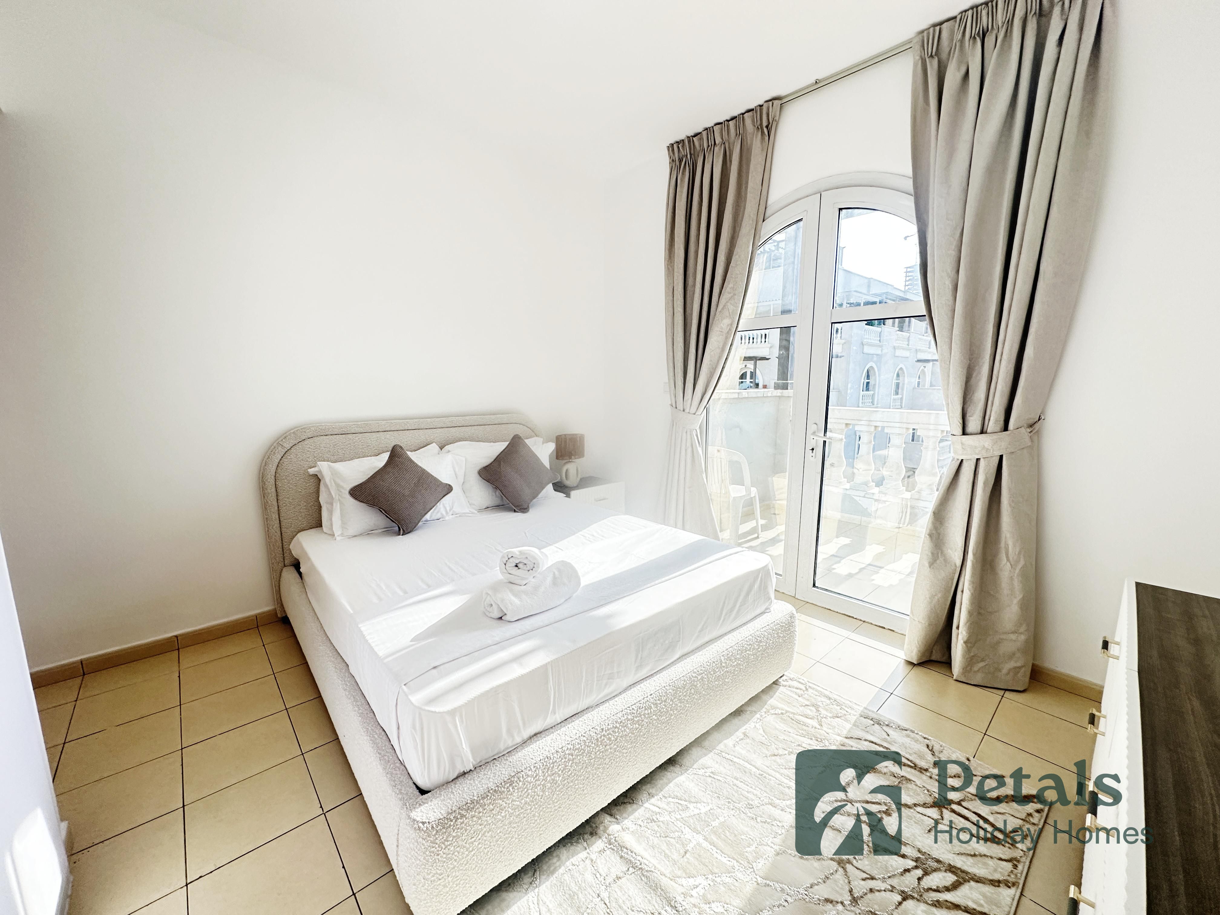 Cozy Retreat in Autumn, JVC – Your Perfect Getaway!