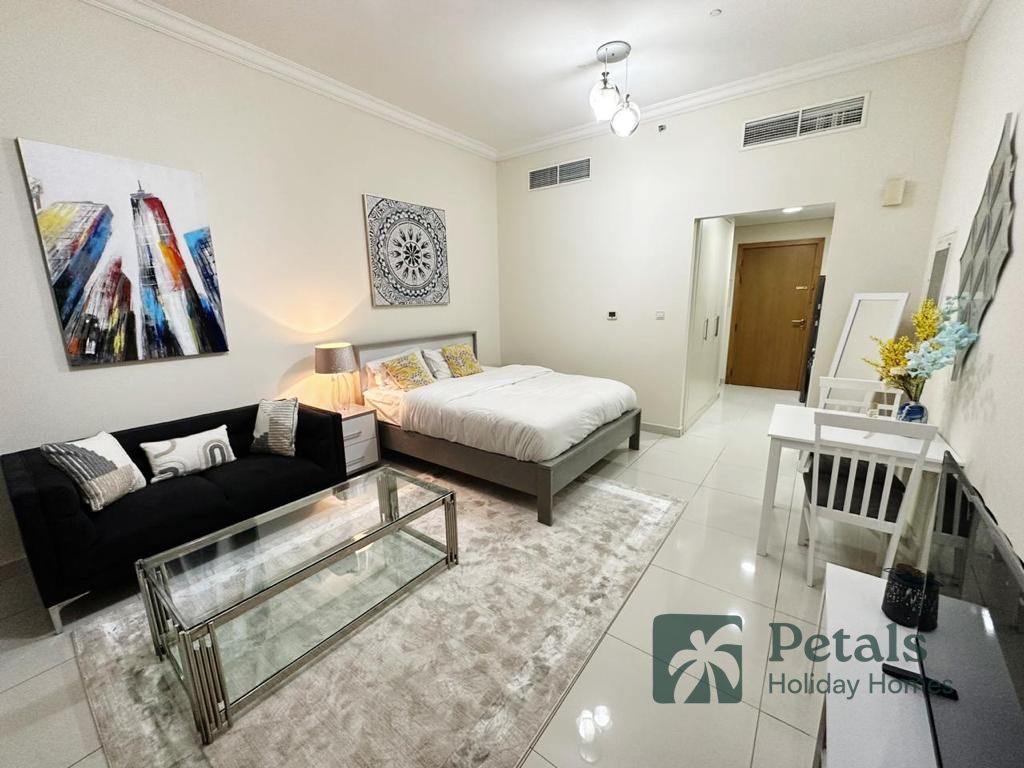Stylish Studio Short Stay | Executive Bay | Dubai Canal Views | Prime Business Bay Location