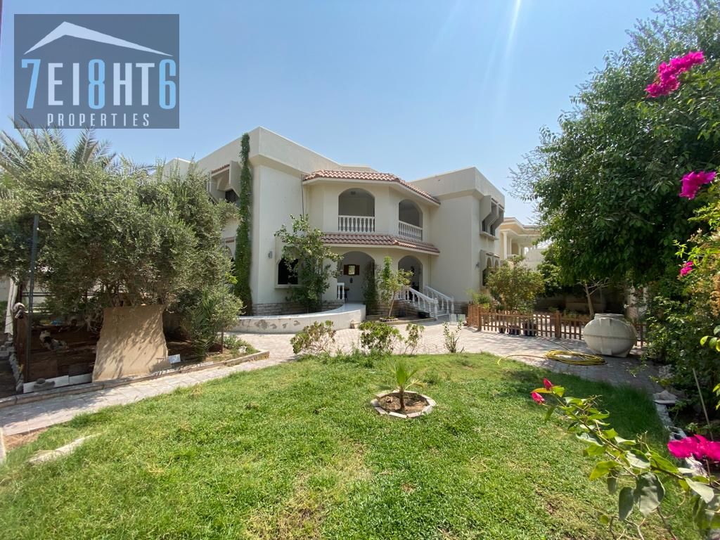 Good quality independent villa with 6 bedrooms | servant quarters | drivers room | garden