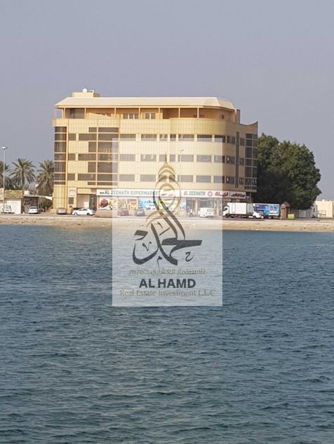 For rent a large showroom large hypermarket, opposite the new Corniche in Umm Al Quwain