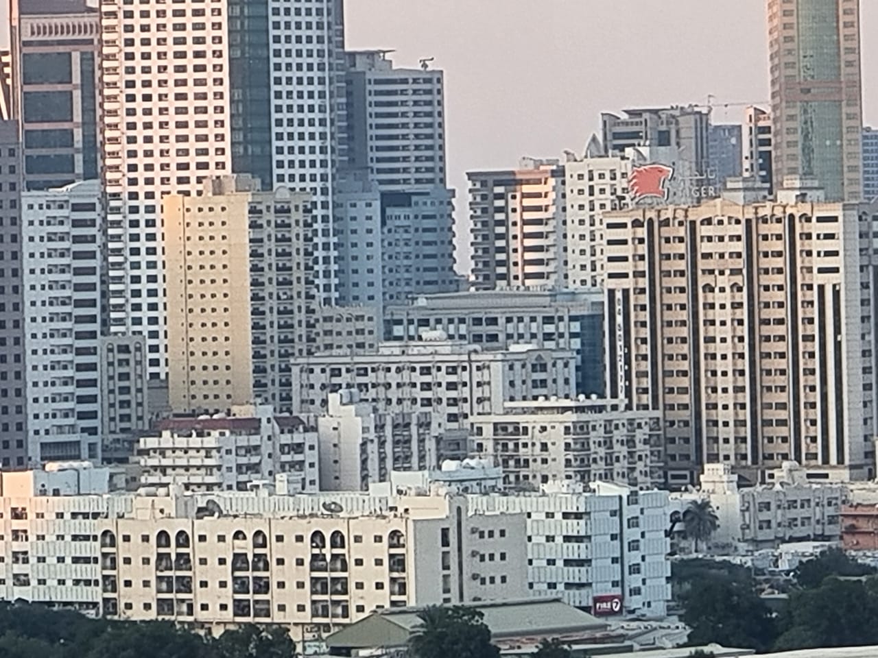 30K,32K 4/6 CHEQS 1 MONTH FREE 1 BR HALL APARTMENT AVAILABLE ON MAIN ROAD NEAR SAFEER MALL ROAD NEXT TO KARACHI DARBAR BEHIND TELAL SUPERMARKET