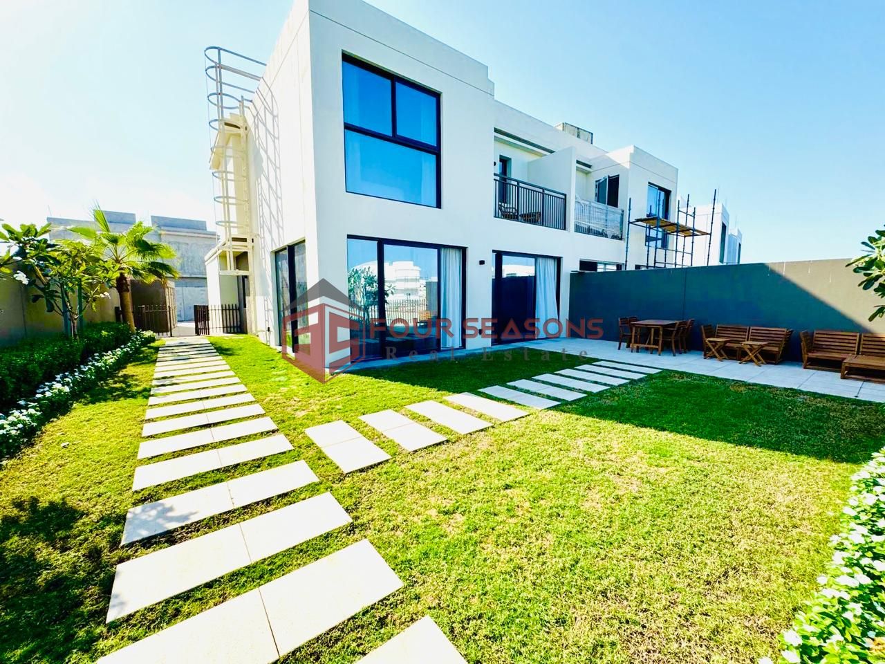 Beautiful Calming Sea View with 4 Bedroom Villa