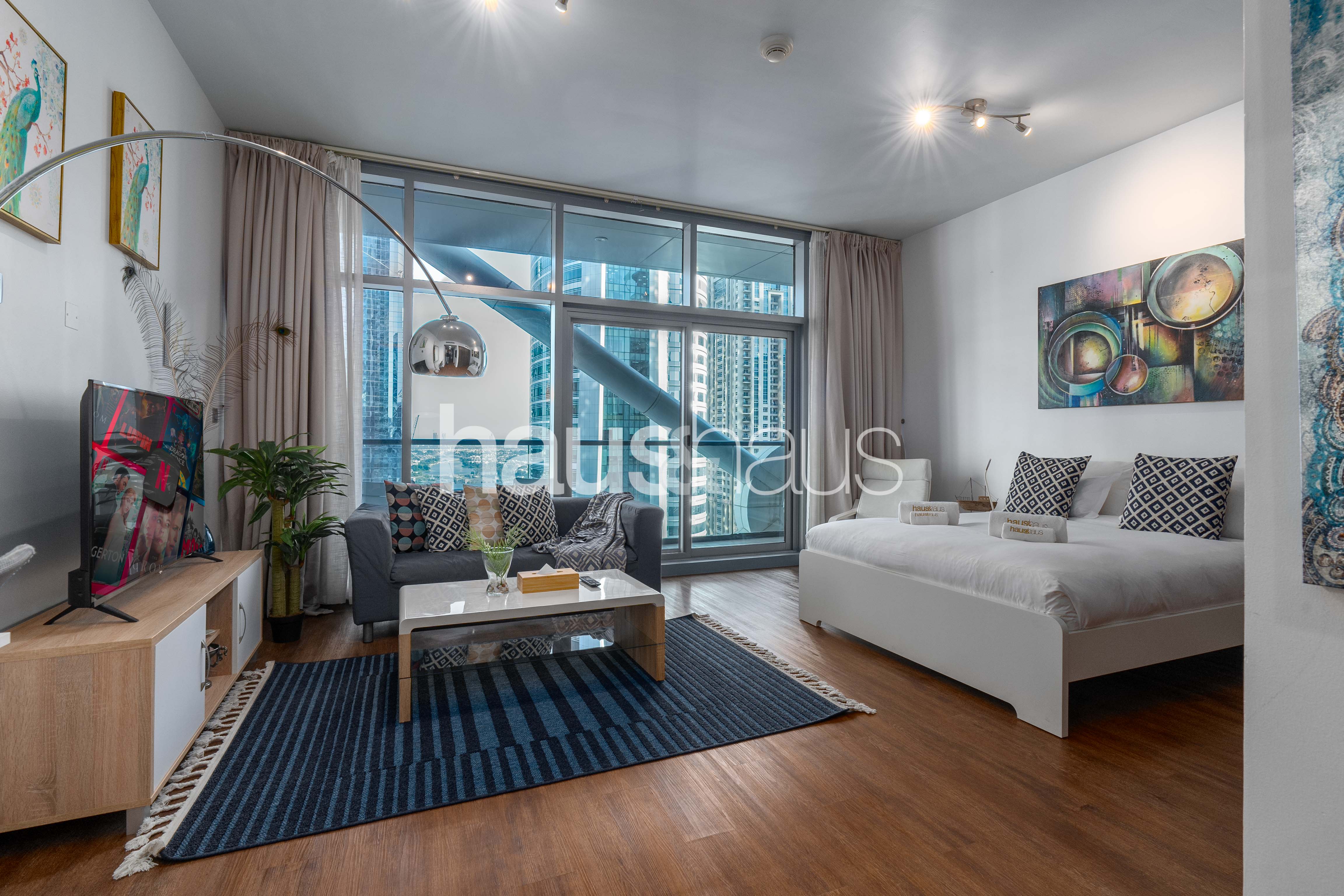 Fully furnished Studio directly at Metro Station