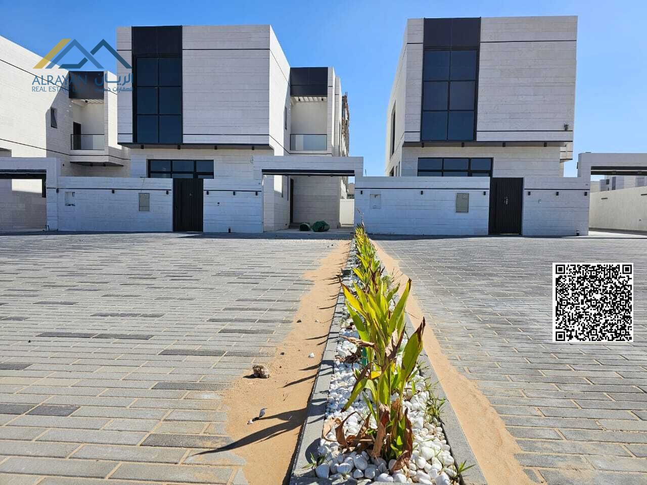 Including registration and ownership fees, personal finishes, with a large setback in front of the villa, without a down payment to the bank