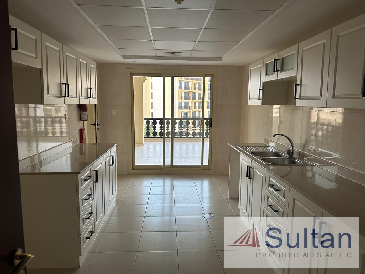 Pristine Upgraded Apartment With Partial Sea View - Close to Wynn Casino